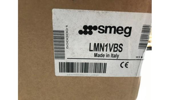 Nieuwe design enkele spoelbak vv glazen blad SMEG type LMN1VBS incl toebehoren excl kraanwerk afm 210x870x510 mm